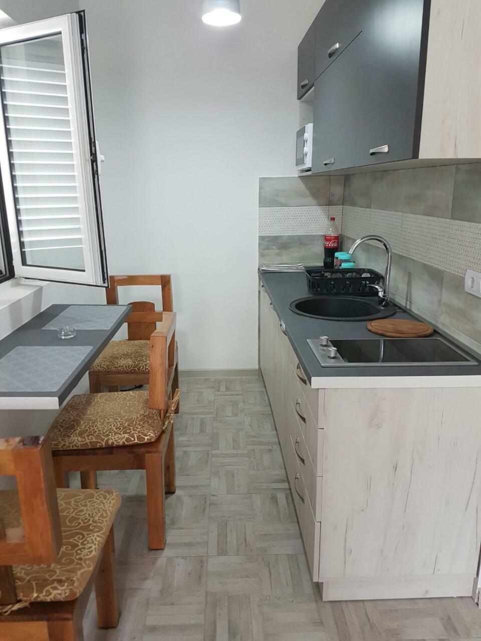 Apartamento Porto Njegusi A2 Cetinje Exterior foto
